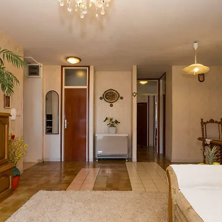 شقة Apartman Melvan *
